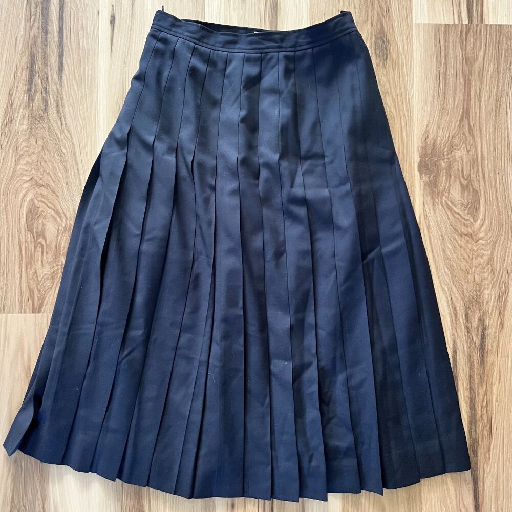 Vintage Burberrys' Pleated Skirt. Women’s Size 44